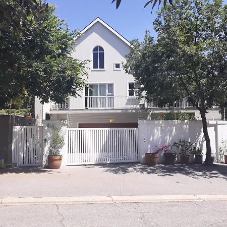 3 On Tessa Guesthouse Johannesburg Exterior photo